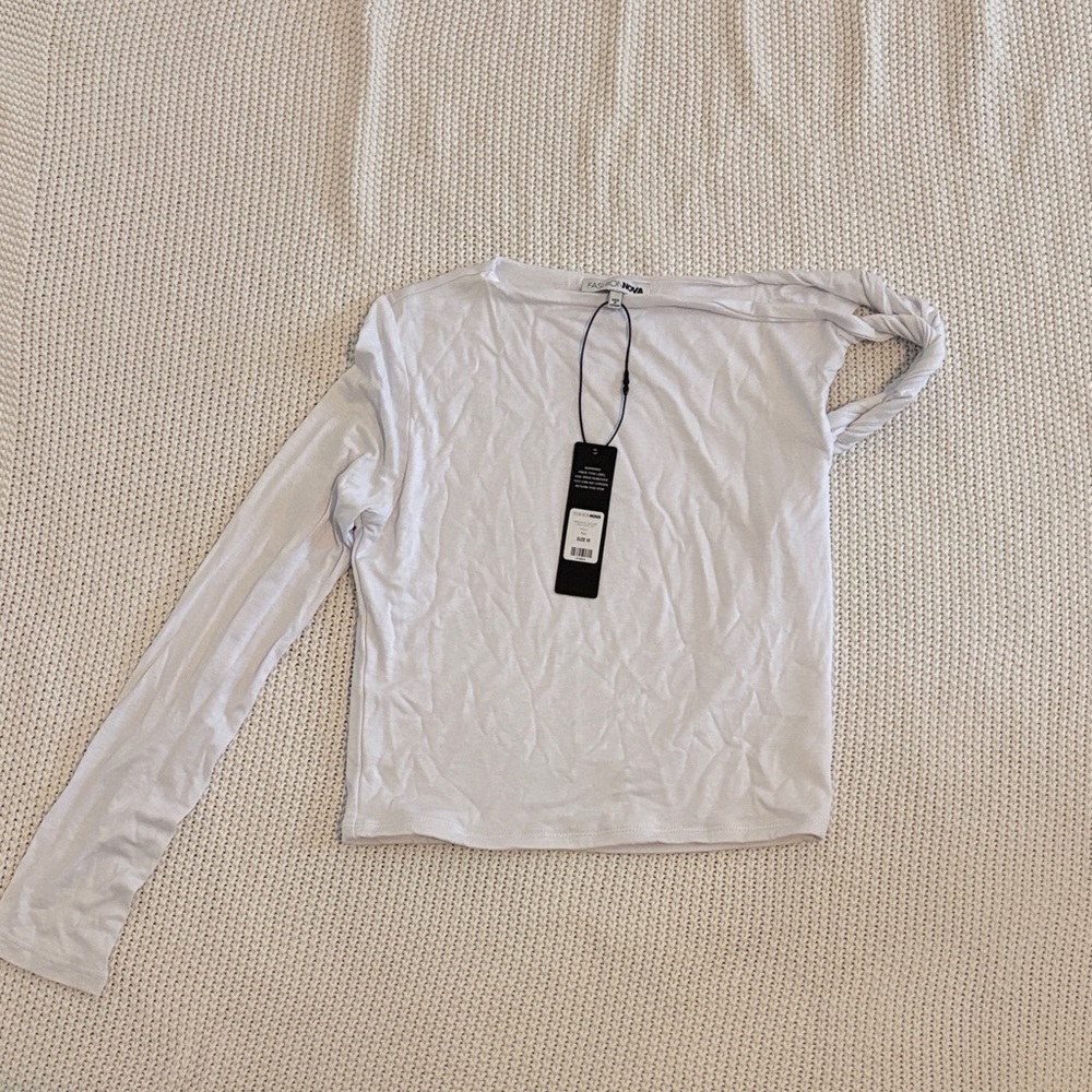 Fashion Nova Classic White Long Sleeve Tee